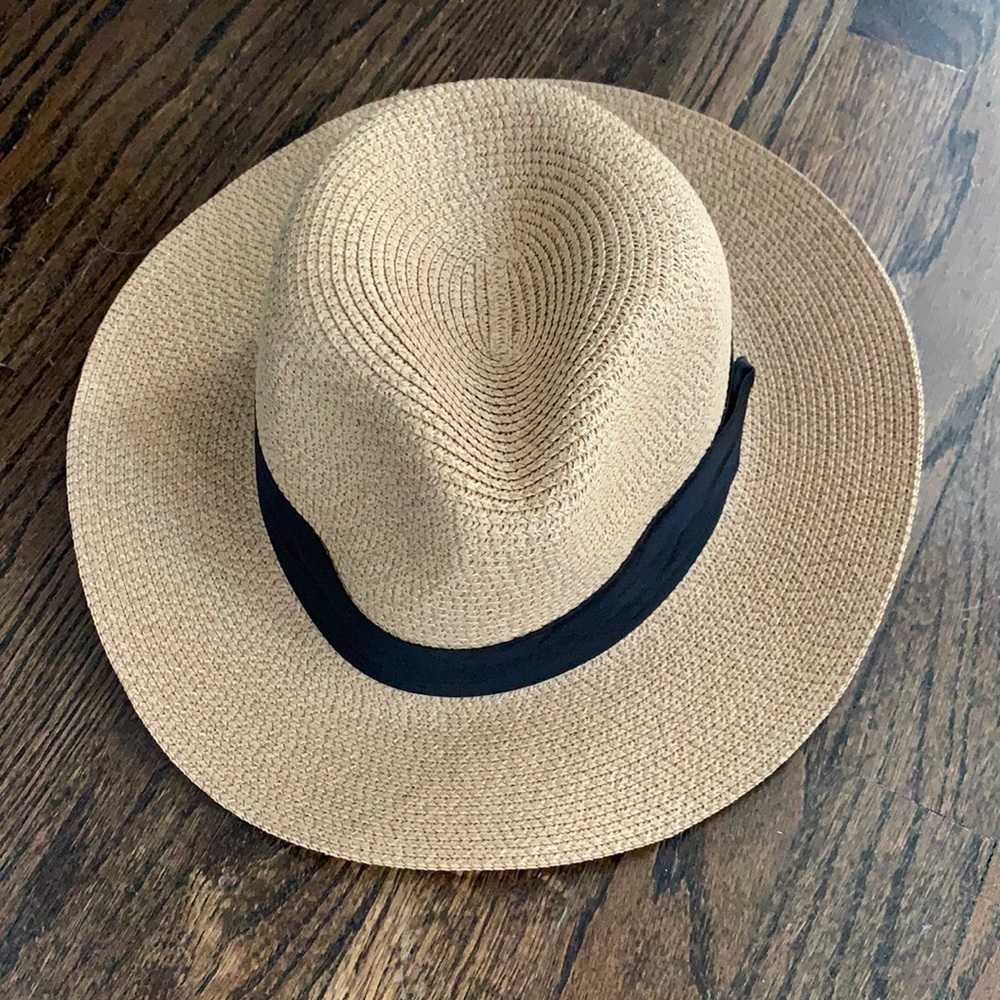 Women wide brim hat NWOT